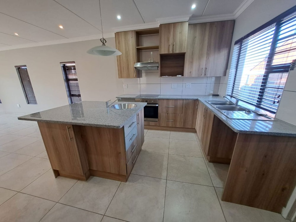 Townhouse let in Wild Olive Estate - 1BX1684501 Townhouse let in Wild Olive Estate - 1BX1684501