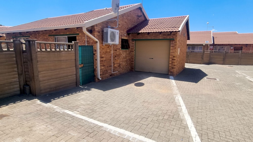 Townhouse sold in Uitsig, Bloemfontein - 1BX1683624 Townhouse sold in Uitsig, Bloemfontein - 1BX1683624