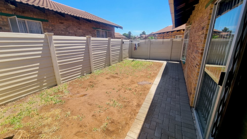 Townhouse sold in Uitsig, Bloemfontein - 1BX1683624 Townhouse sold in Uitsig, Bloemfontein - 1BX1683624
