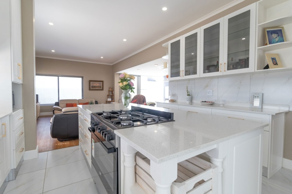 Golf estate house for sale in Langebaan Country Estate - LA1683908 Golf estate house for sale in Langebaan Country Estate - LA1683908