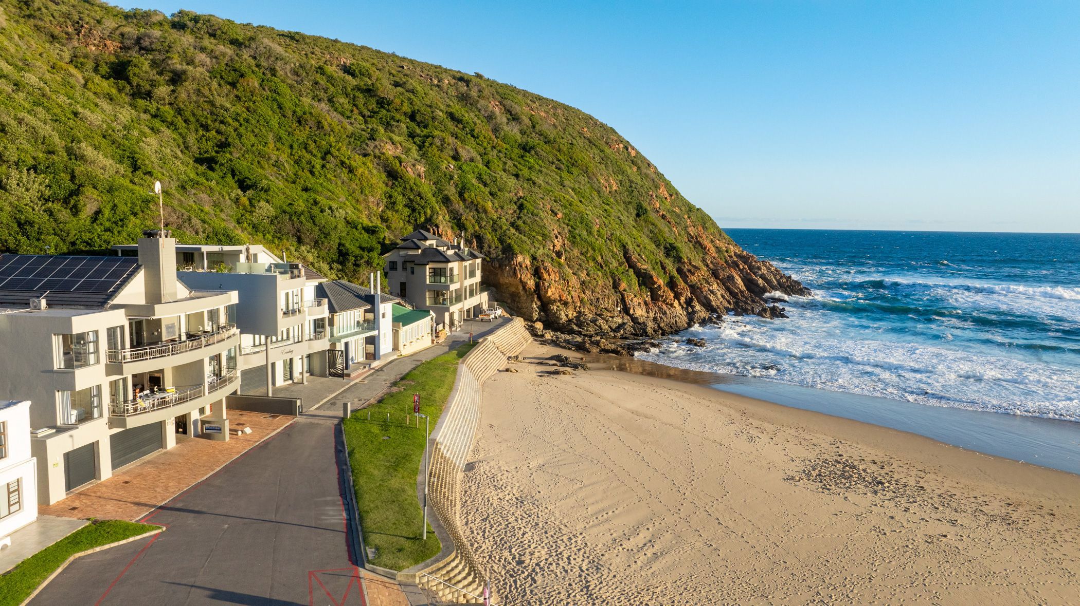 Beachfront villa sold in Herolds Bay - GEO1678300