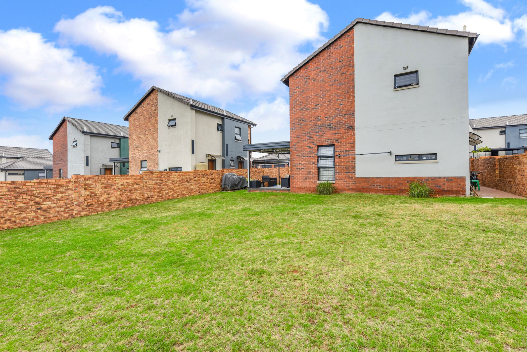 Double-storey house sold in Lion Pride - FW1685223