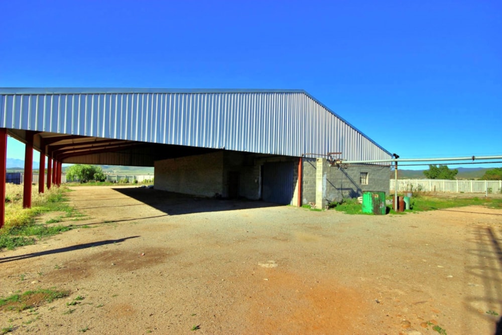 Commercial industrial property for sale in Dysselsdorp - 1OU1660094 Commercial industrial property for sale in Dysselsdorp - 1OU1660094