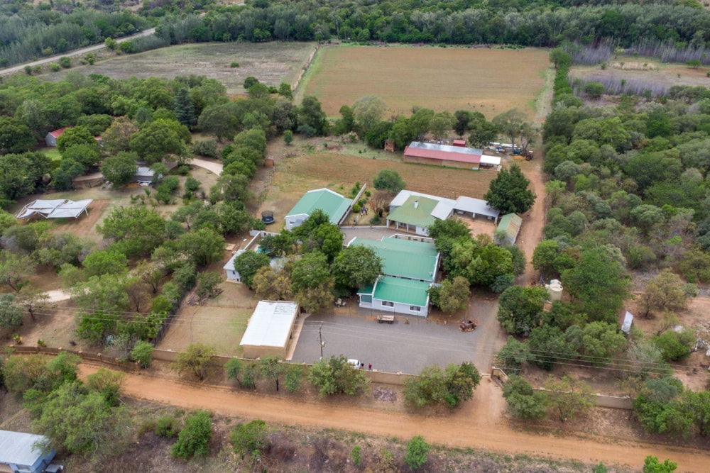 Lifestyle property for sale in Hekpoort - 1KR1683975