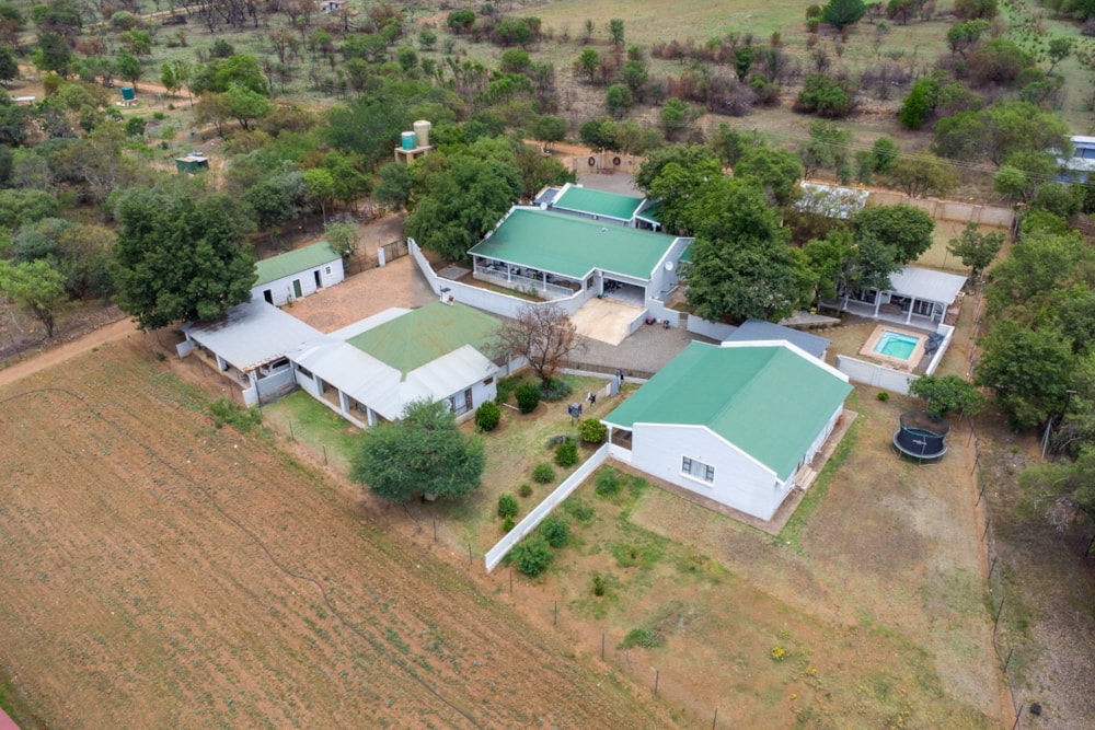 Lifestyle property for sale in Hekpoort - 1KR1683975 Lifestyle property for sale in Hekpoort - 1KR1683975