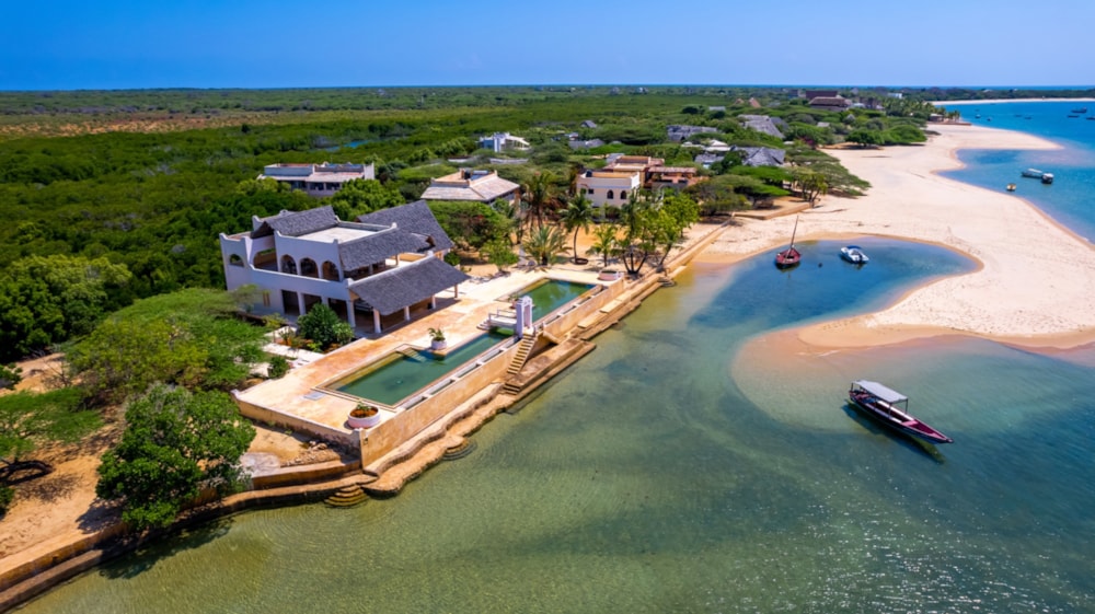 Beachfront villa for sale in Lamu, Kenya - 3KE1680431 Beachfront villa for sale in Lamu, Kenya - 3KE1680431