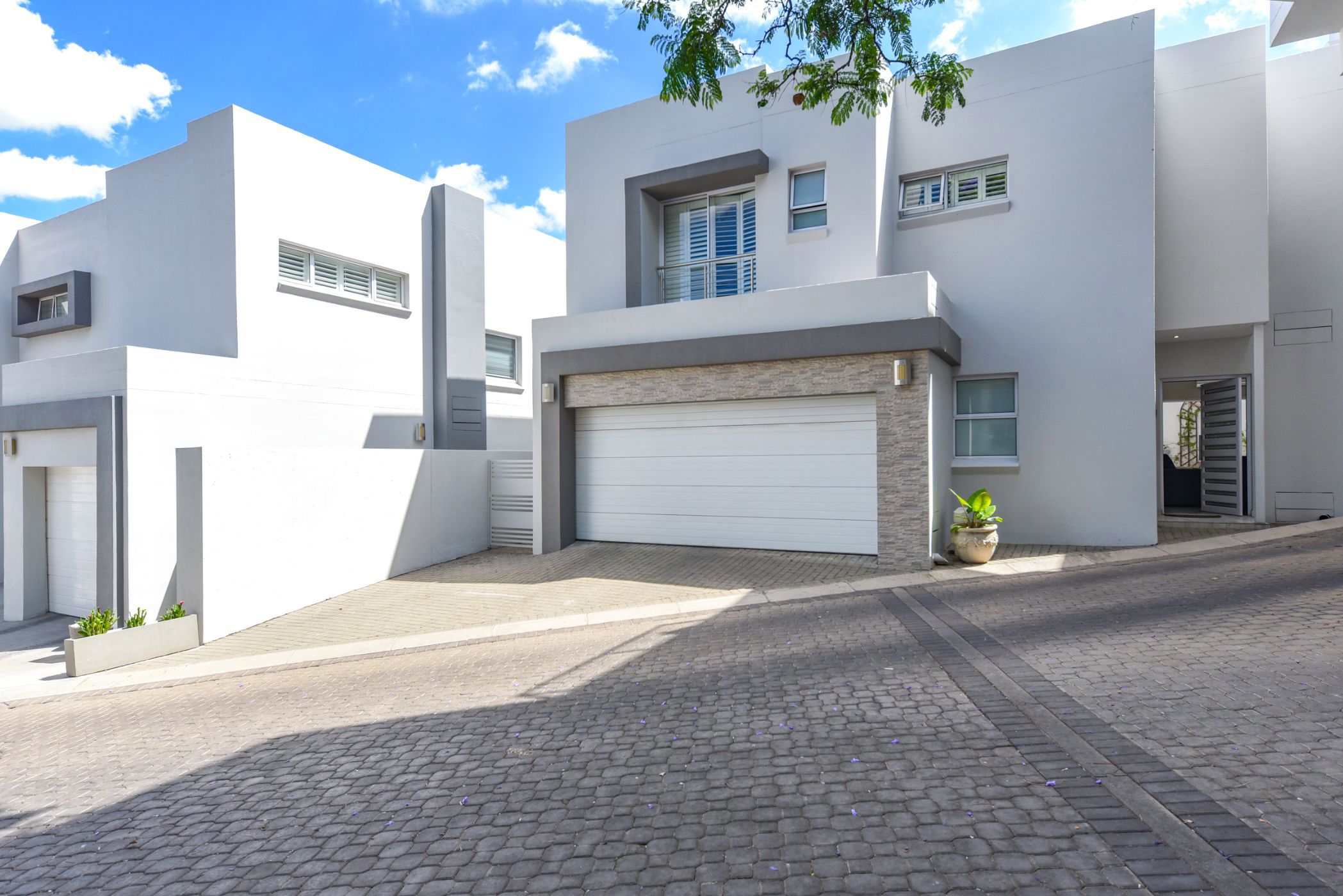 Cluster sold in Bryanston - HP1683286