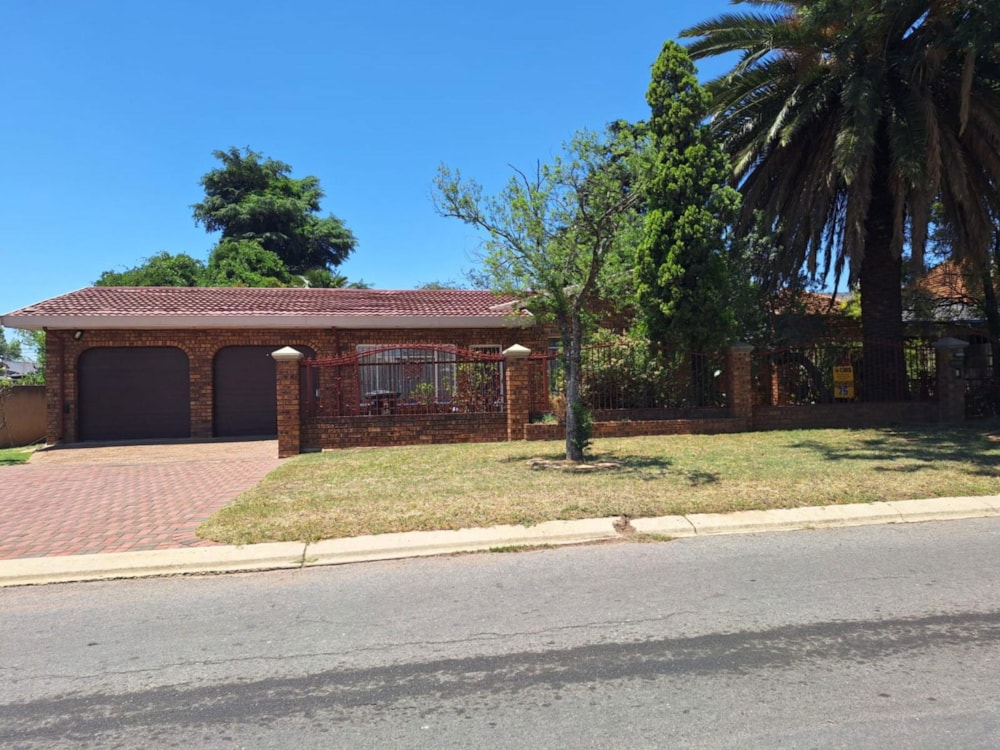 House for sale in Mackenzie Park - EN1683654 House for sale in Mackenzie Park - EN1683654