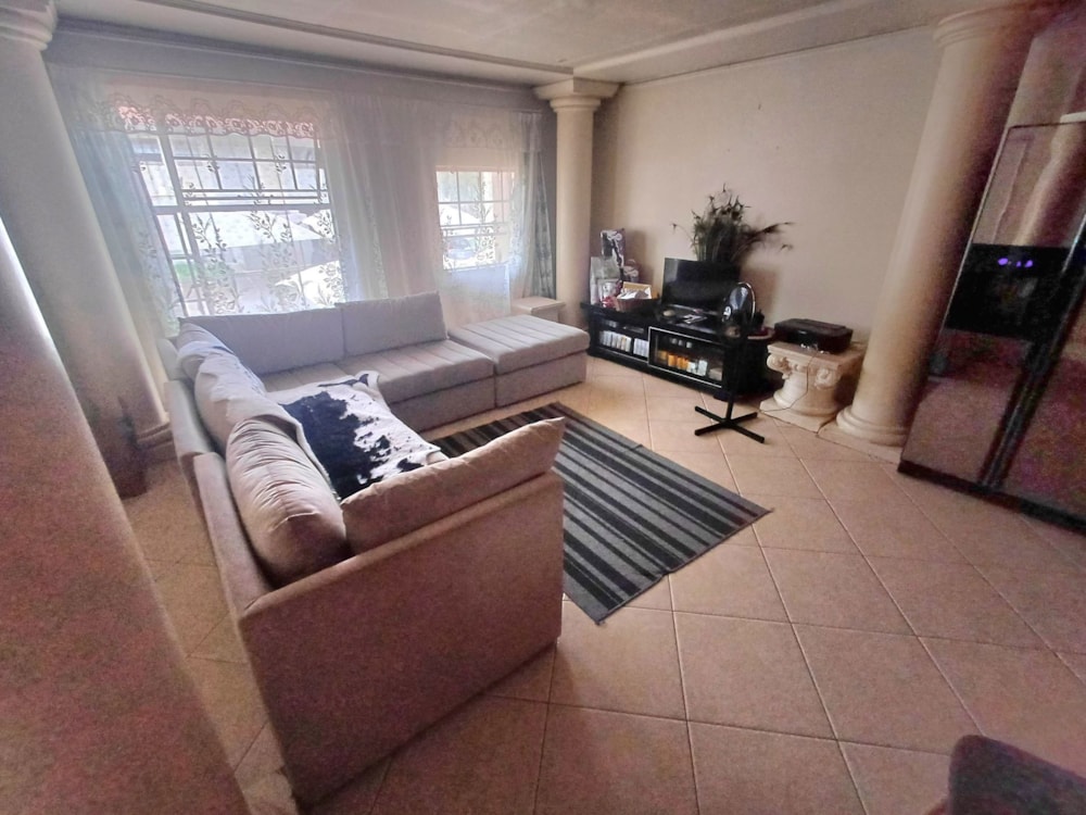 Townhouse for sale in Die Hoewes - CN1683587 Townhouse for sale in Die Hoewes - CN1683587