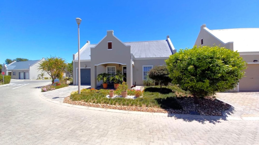 Security estate home for sale in Oudtshoorn North - 1OU1684110