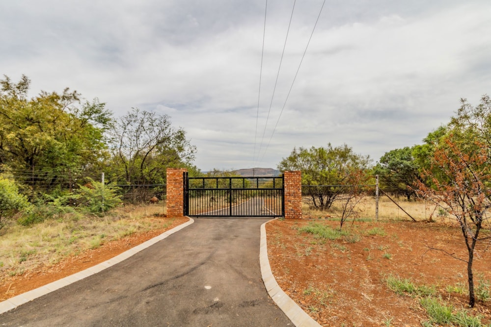 Mixed use farm for sale in Skeerpoort - 1HR1684242 Mixed use farm for sale in Skeerpoort - 1HR1684242