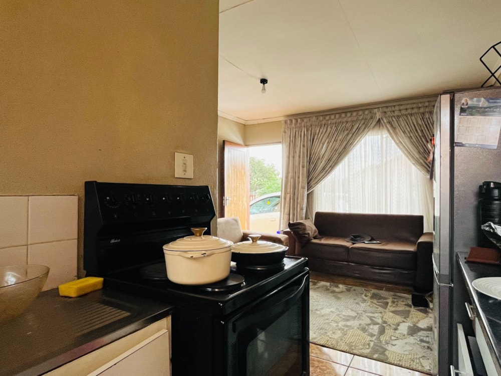 House for sale in Sebokeng Zone 17 - 1VT1684200 House for sale in Sebokeng Zone 17 - 1VT1684200