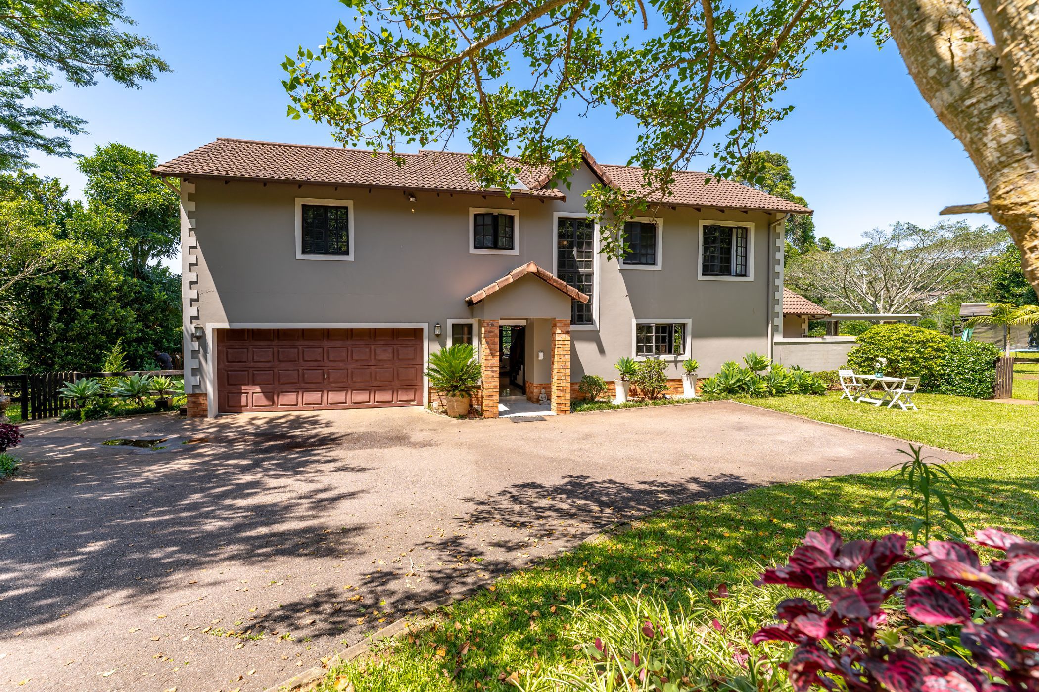 House sold in Clifton Hill Estate - 1KF1684584