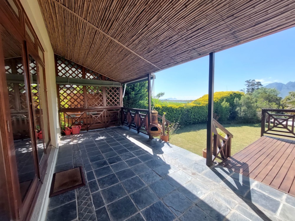 House let in Sir Lowrys Pass - SWL1684572 House let in Sir Lowrys Pass - SWL1684572