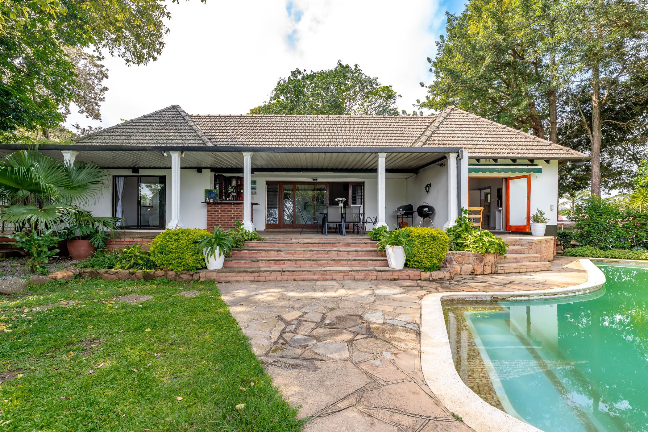 House let in Bothas Hill - 1KF1684671