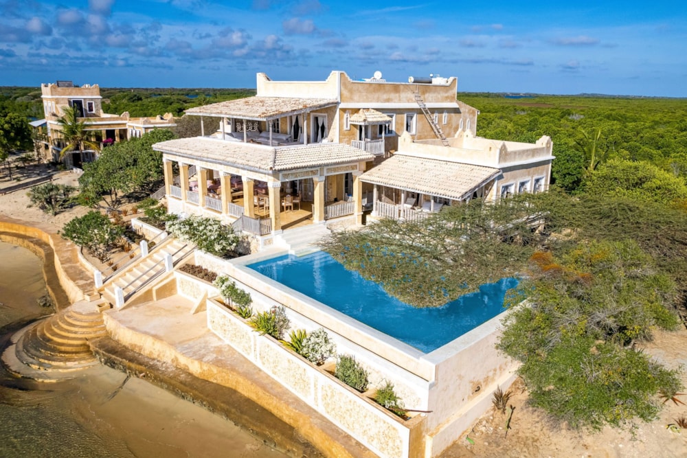 Beachfront villa to rent in Lamu, Kenya - 3KE1684824
