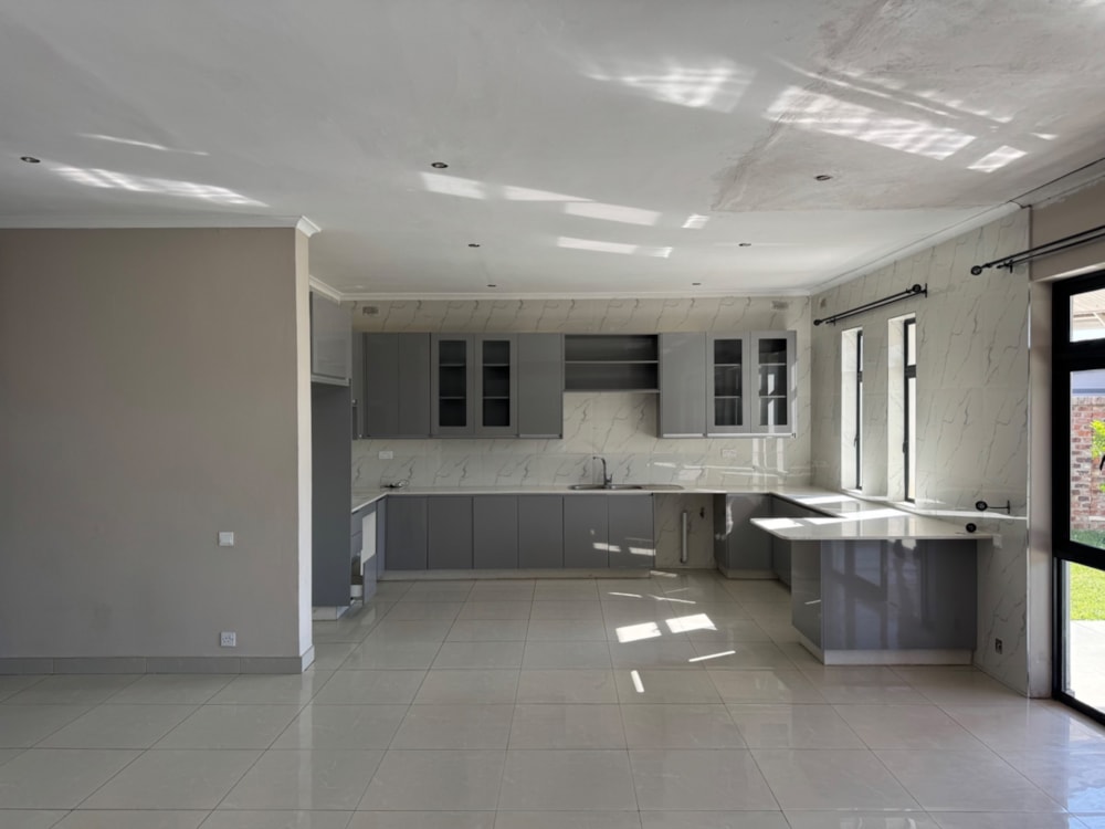 Cluster for sale in Arlington, Zimbabwe - 3ZB1684891