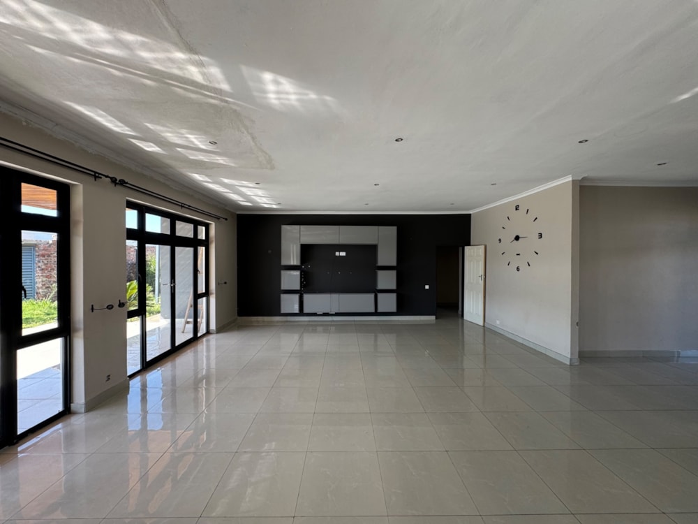 Cluster for sale in Arlington, Zimbabwe - 3ZB1684891