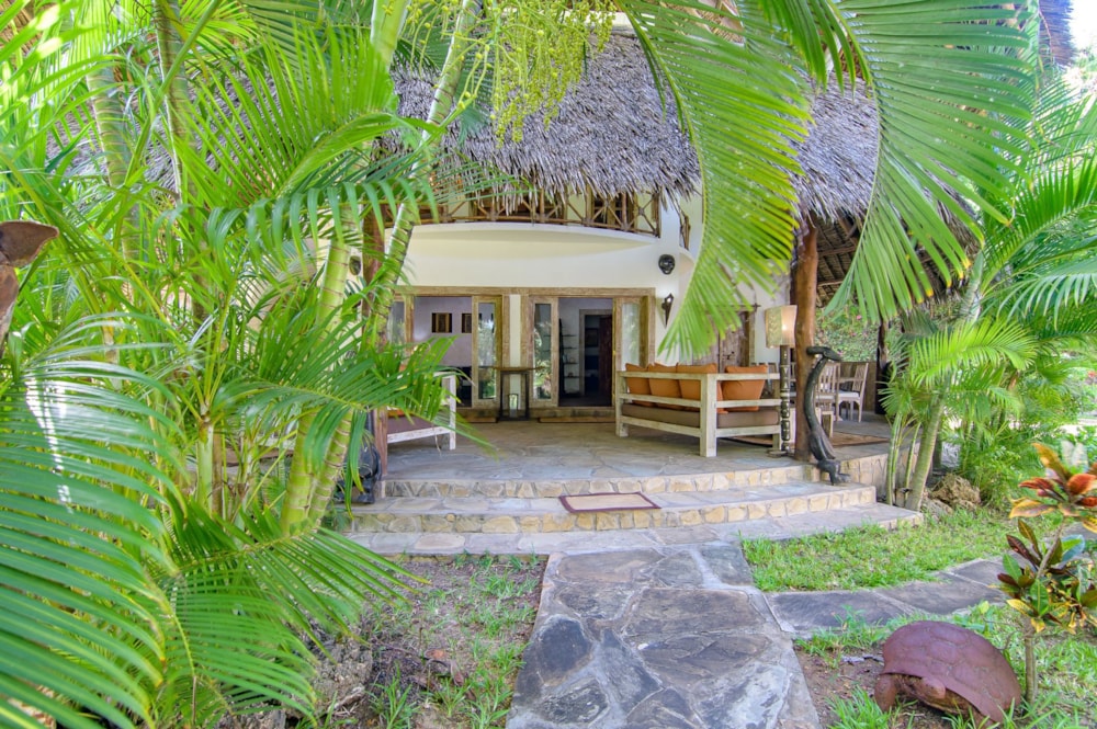 Beachfront villa to rent in Malindi, Kenya - 3KE1684966 Beachfront villa to rent in Malindi, Kenya - 3KE1684966