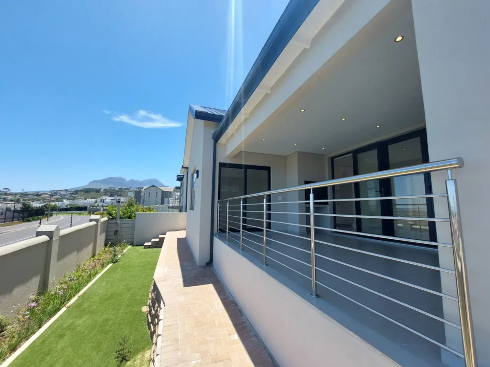House let in Somerset West - SWL1748408