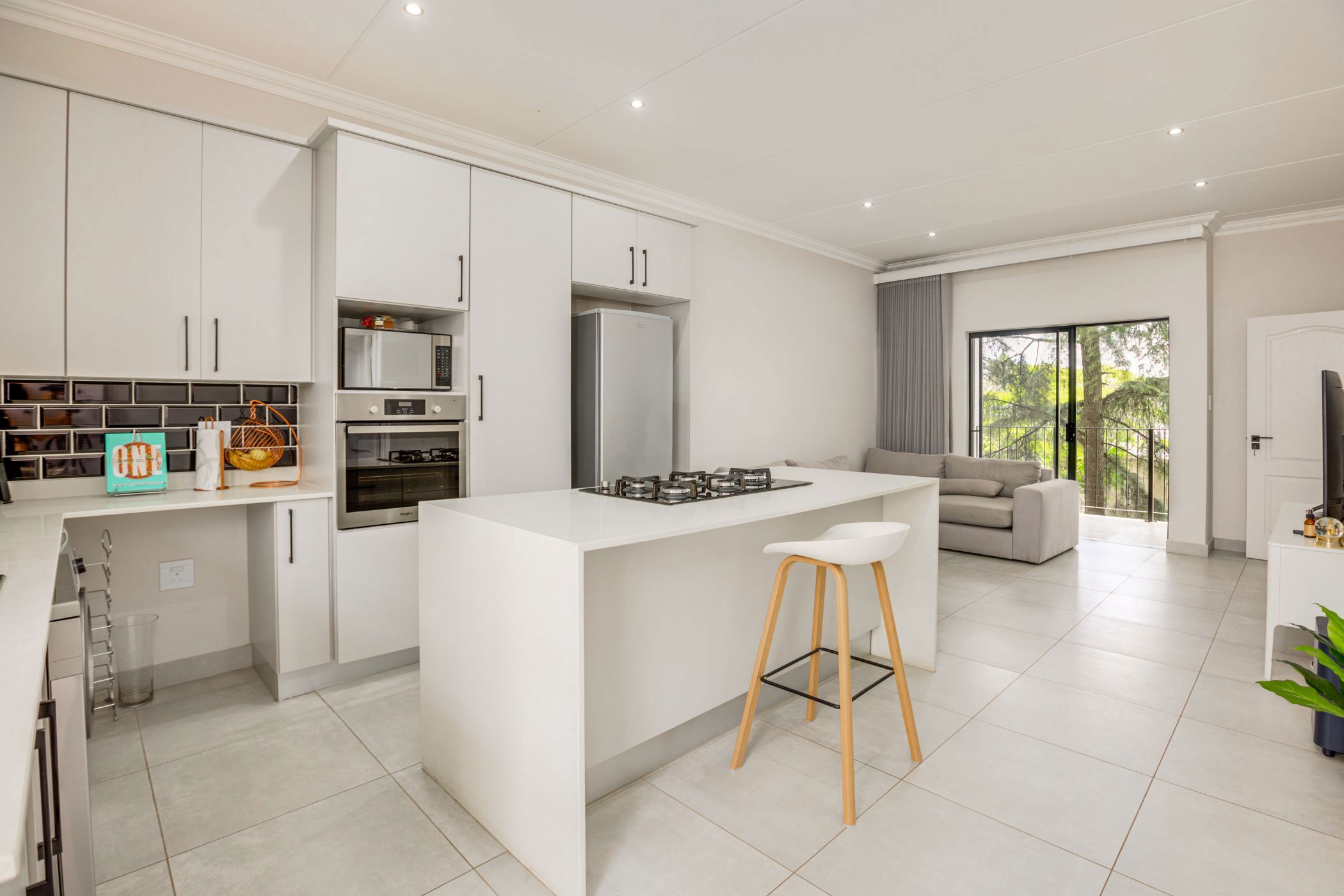 Apartment sold in Bryanston - HP1685165