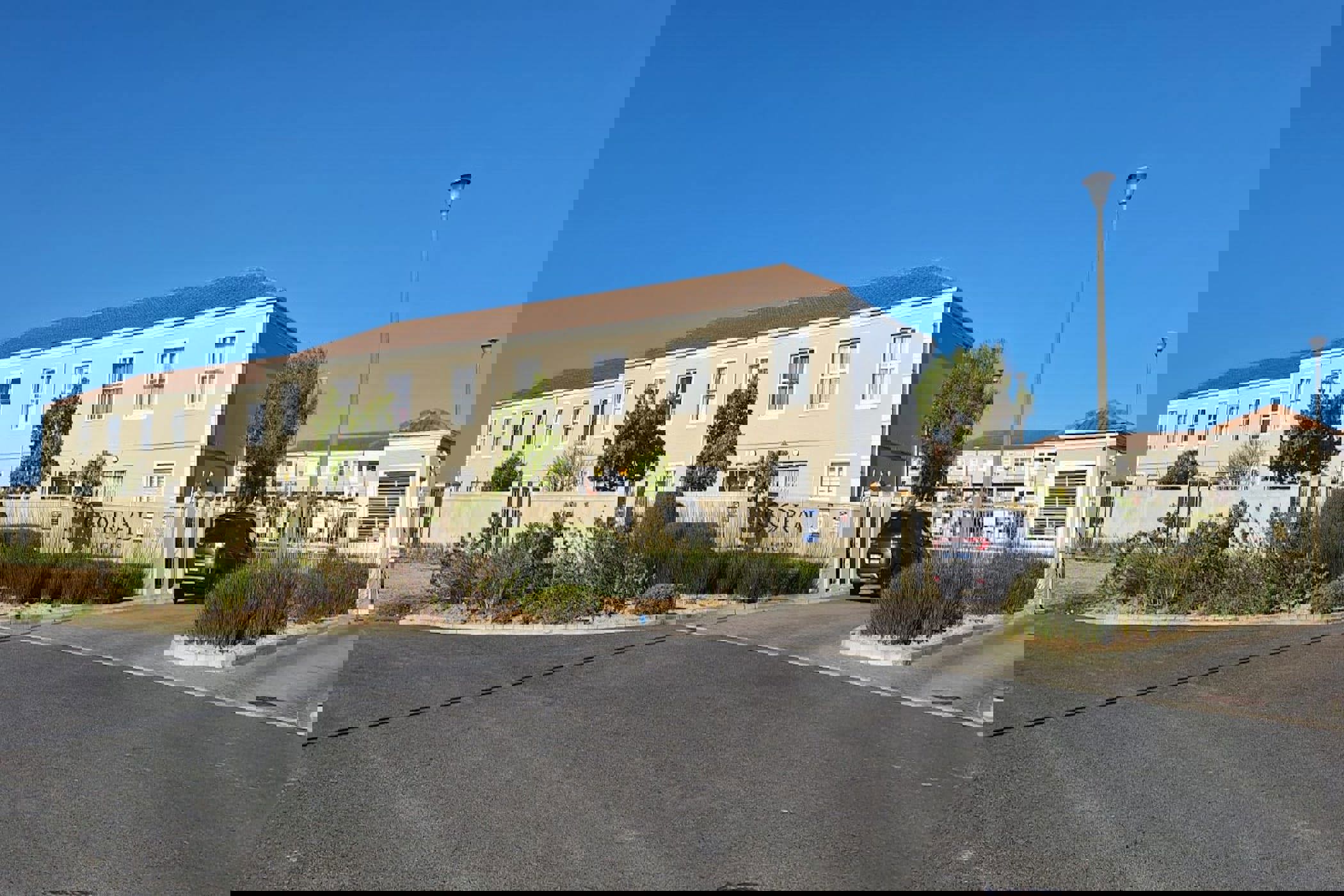 Security complex home let in Melkbosstrand - 1TV1685335