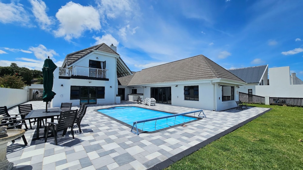 Double-storey house to rent in St Francis Bay - 1SA1739803 Double-storey house to rent in St Francis Bay - 1SA1739803