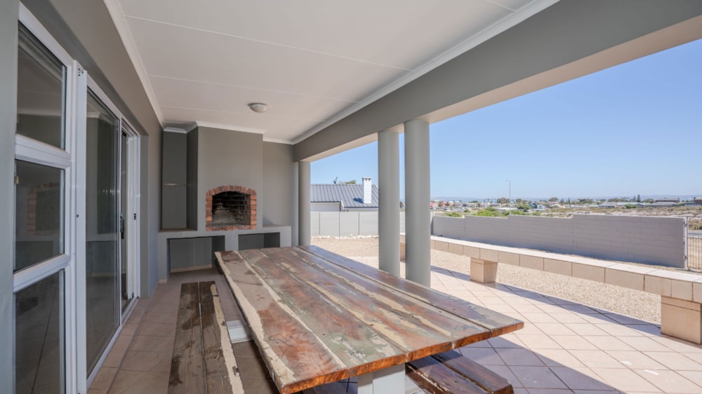 House for sale in Middedorp, Langebaan - LA1683299