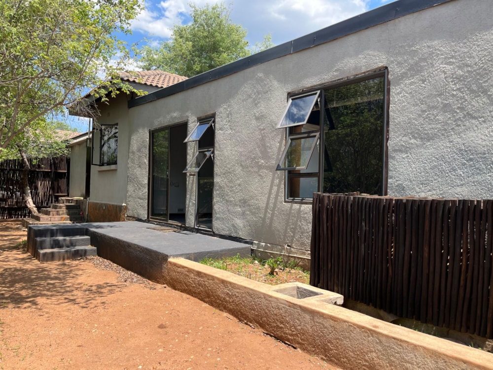 Garden cottage let in Hoedspruit Wildlife Estate - 1HS1684257 Garden cottage let in Hoedspruit Wildlife Estate - 1HS1684257