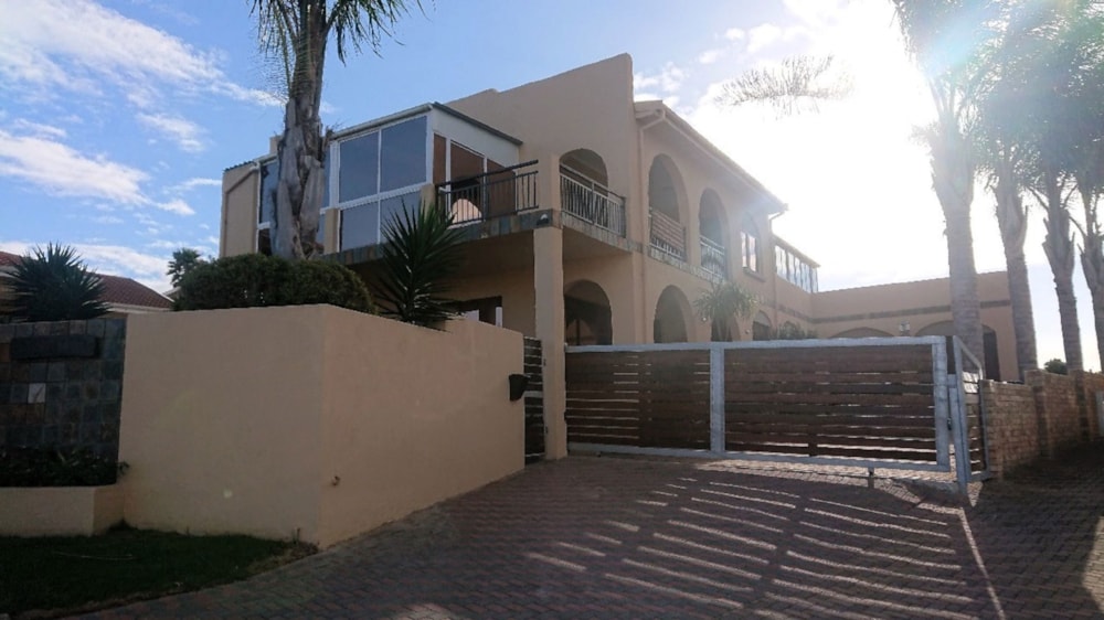 Double-storey house for sale in Wave Crest - 1JF1685195