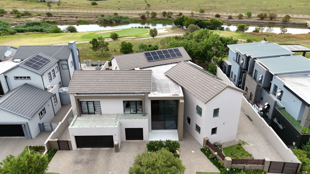 House for sale in Copperleaf - 1CU1663743