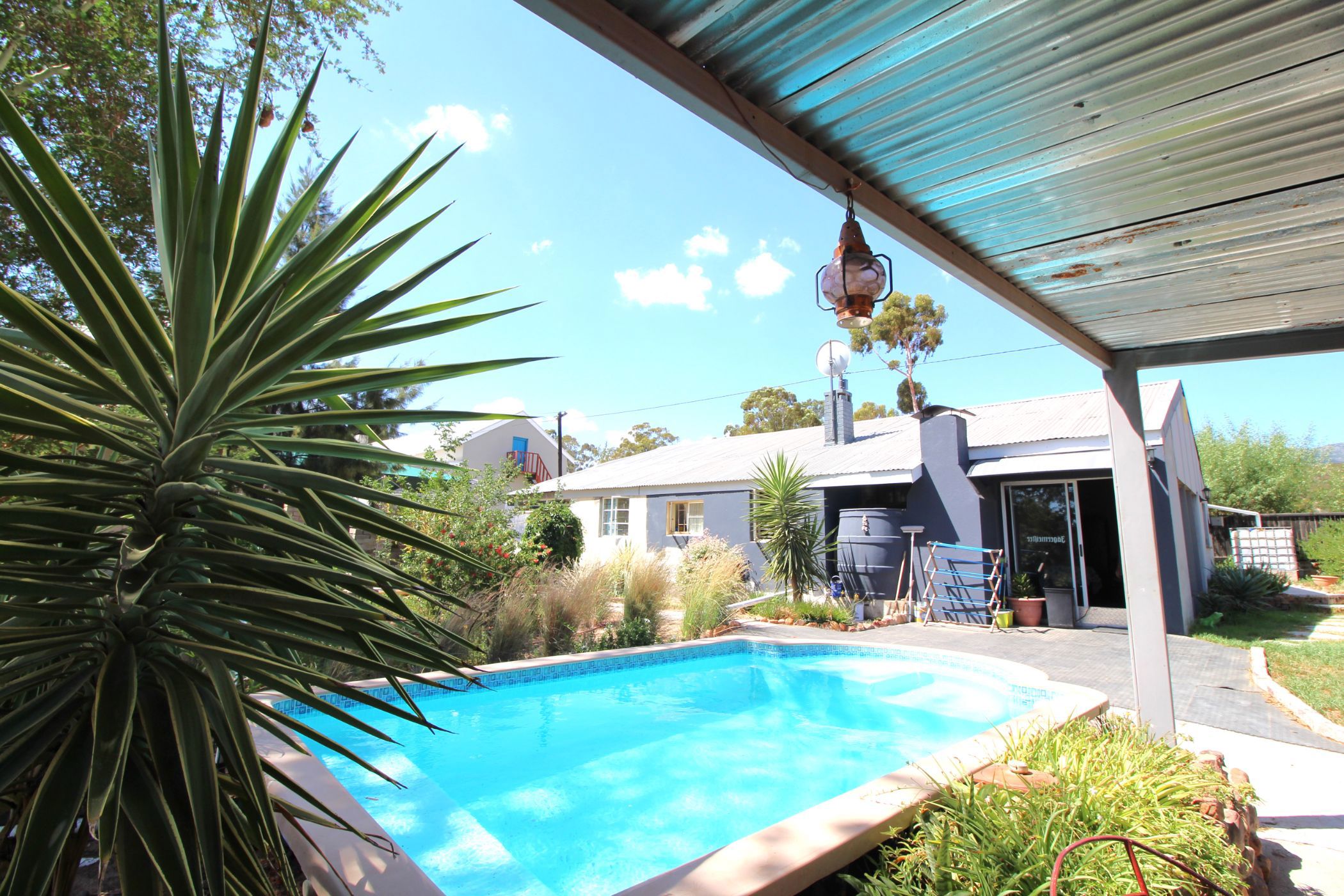 House for sale in Aurora, West Coast - LA1684395