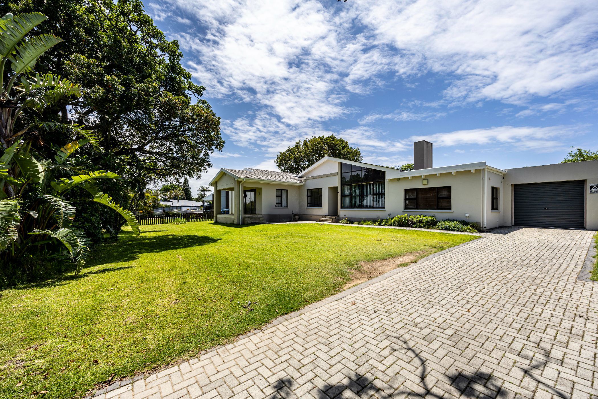 House sold in Beacon Bay - 1EZ1684182