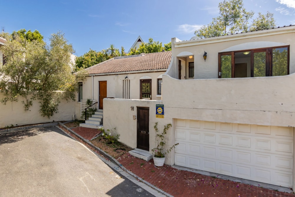 House sold in Constantia, Cape Town - KW1684903 House sold in Constantia, Cape Town - KW1684903