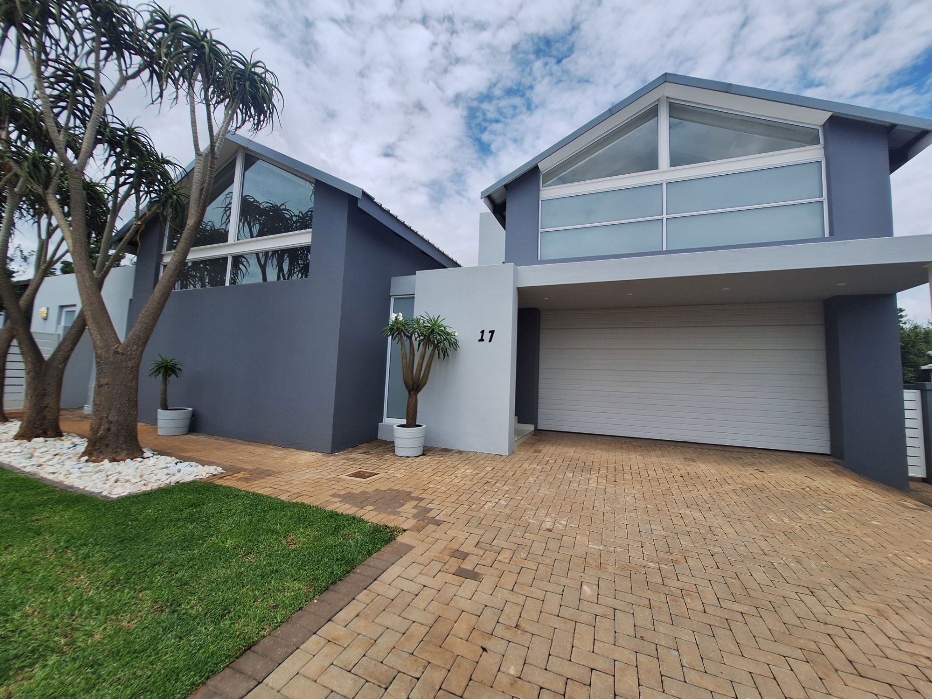 Double-storey house sold in Midstream Estate - CN1684690