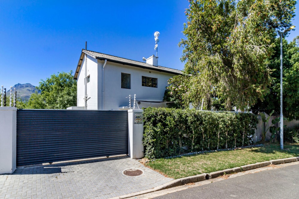 Double-storey house sold in La Colline - ST1684405 Double-storey house sold in La Colline - ST1684405