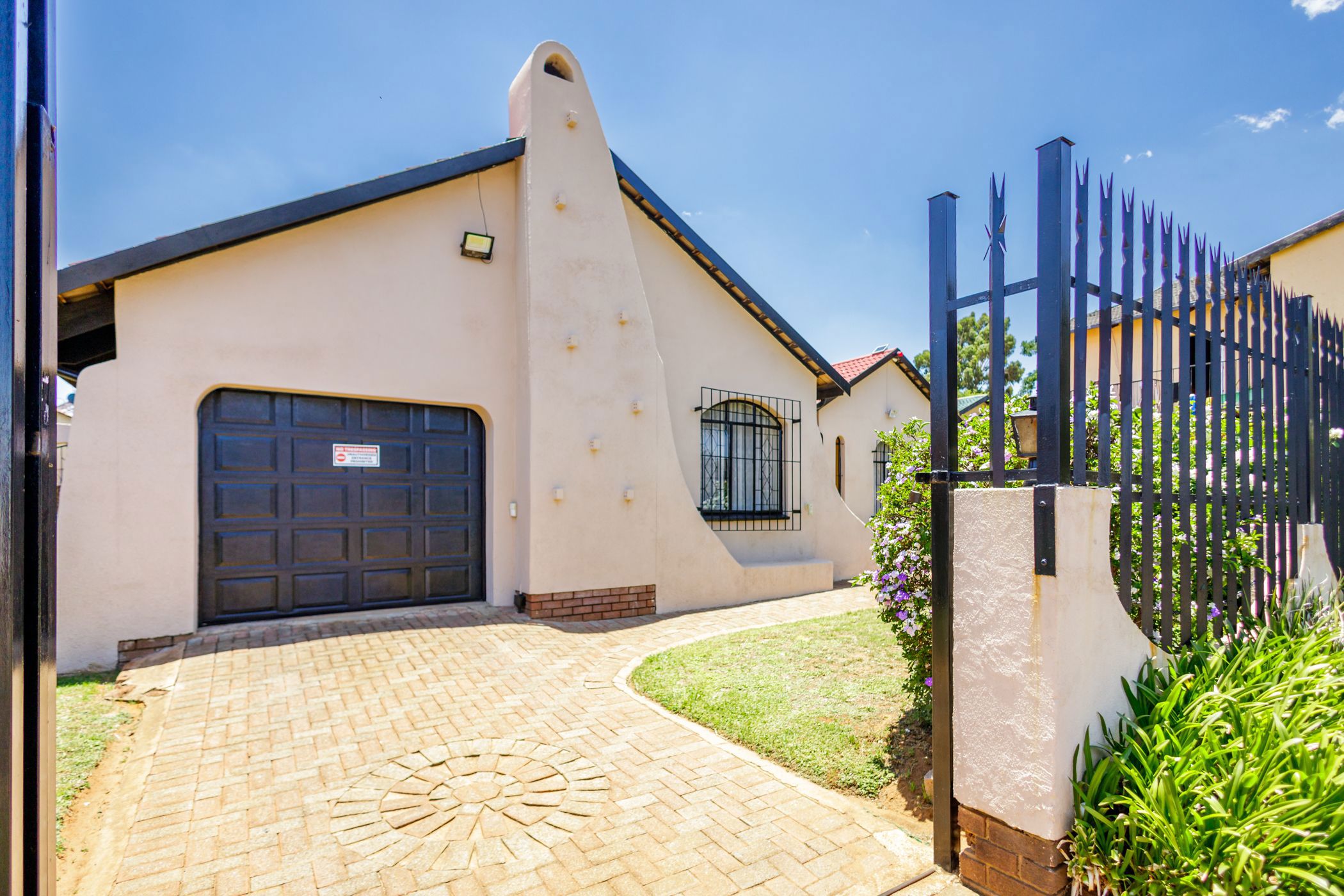 House sold in Lenasia South - 1GV1680328