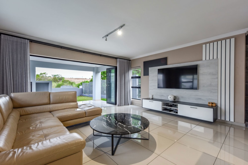 Double-storey cluster sold in Stone River Estate - FW1684118 Double-storey cluster sold in Stone River Estate - FW1684118