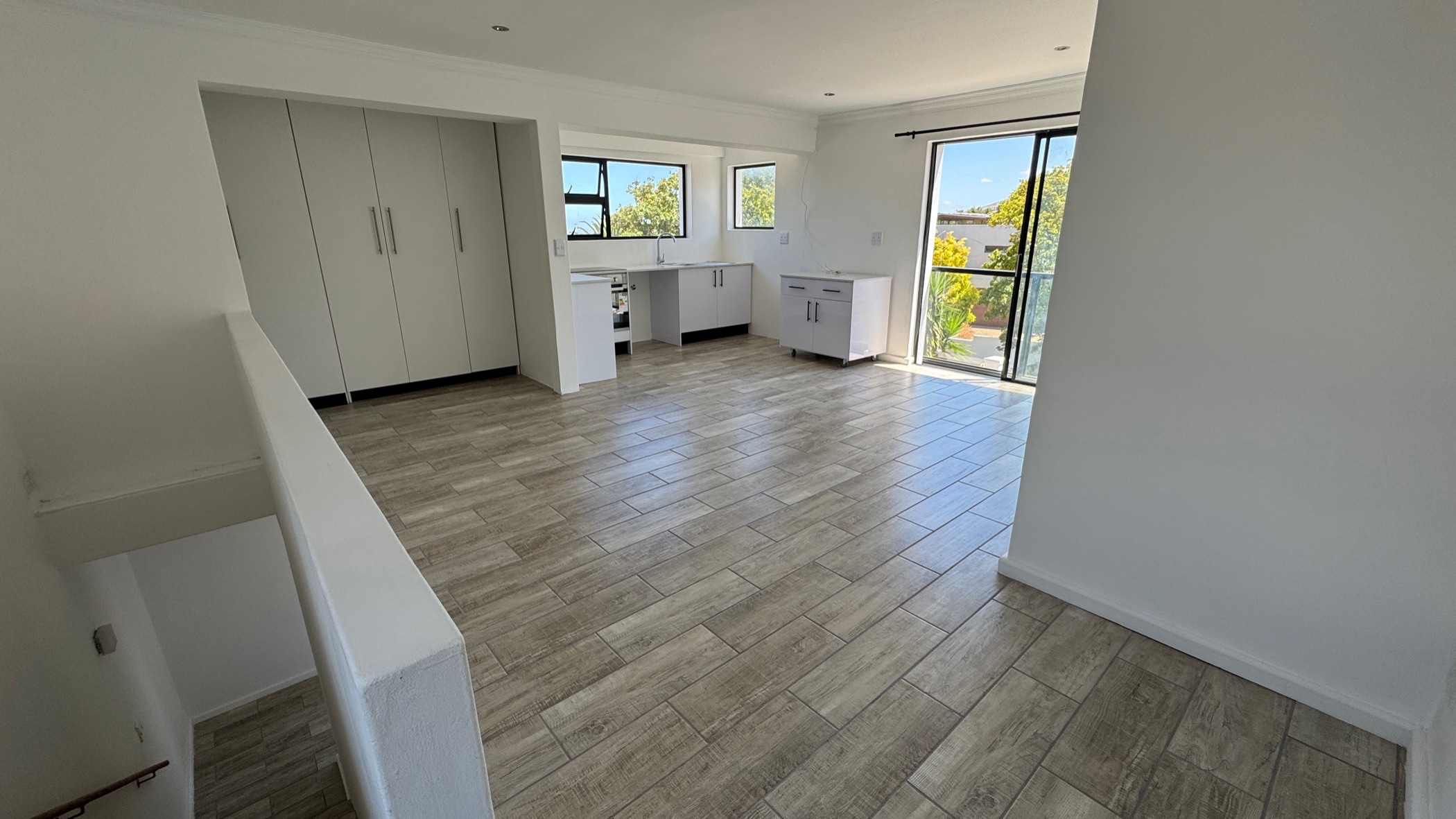 Bachelor apartment let in Plattekloof - 1PLA1685968