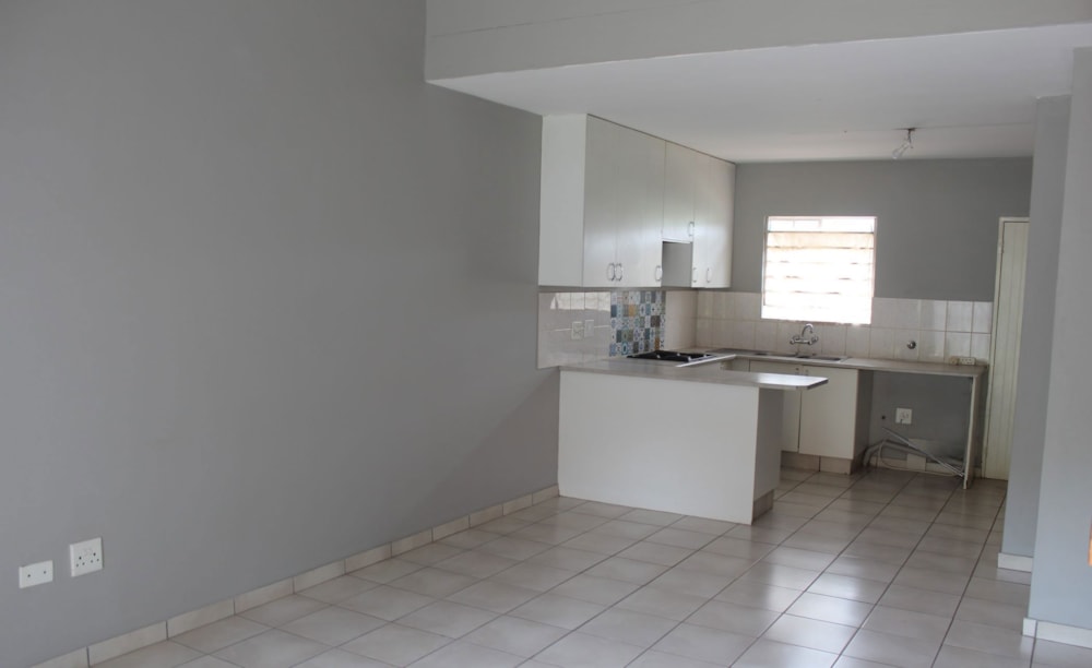 Townhouse sold in Strubensvalley - RDT1685807 Townhouse sold in Strubensvalley - RDT1685807