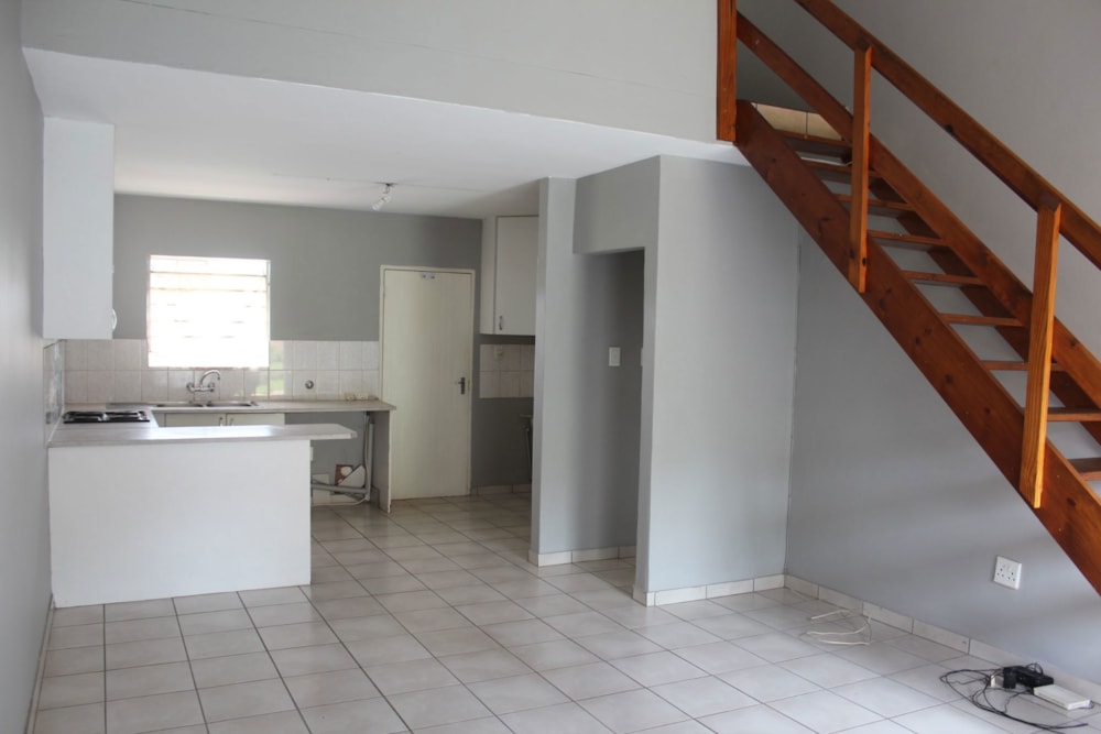 Townhouse sold in Strubensvalley - RDT1685807 Townhouse sold in Strubensvalley - RDT1685807