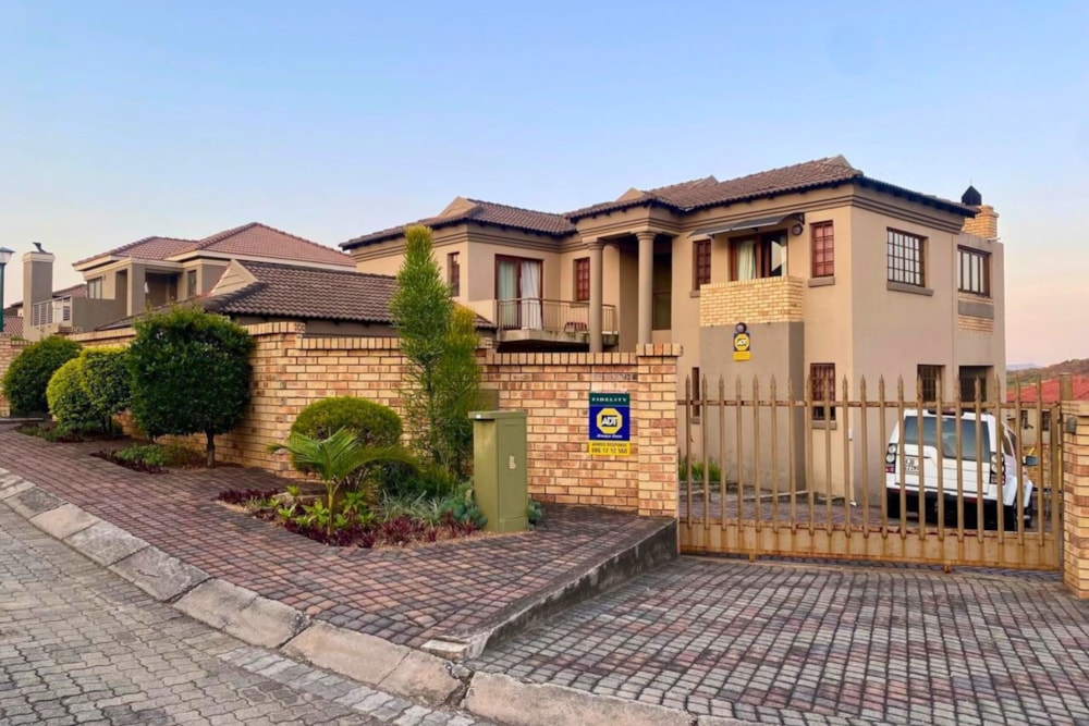 Double-storey house for sale in Stonehenge - 1NS1688882 Double-storey house for sale in Stonehenge - 1NS1688882