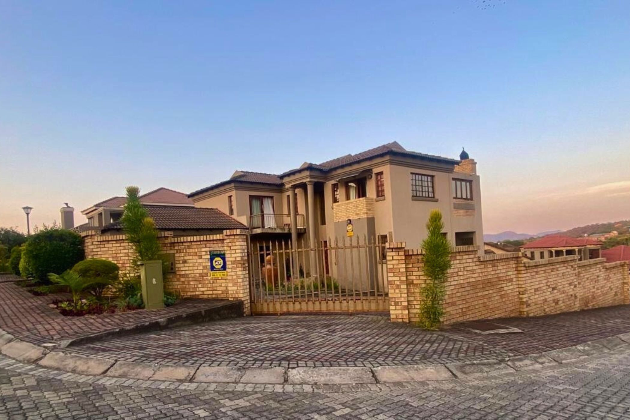 Double-storey house for sale in Stonehenge - 1NS1688882