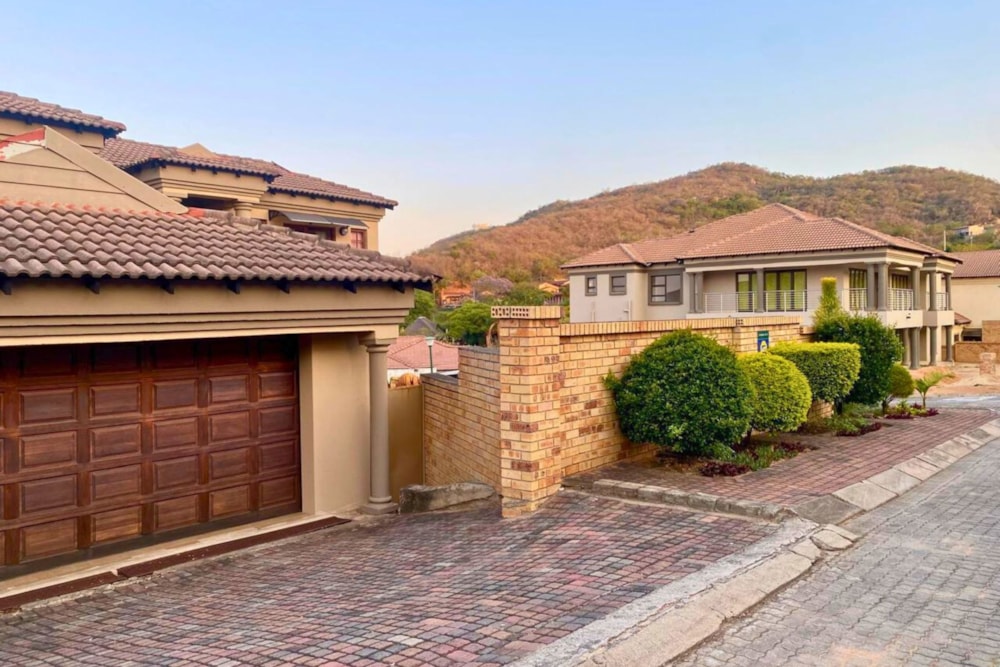 Double-storey house for sale in Stonehenge - 1NS1688882 Double-storey house for sale in Stonehenge - 1NS1688882