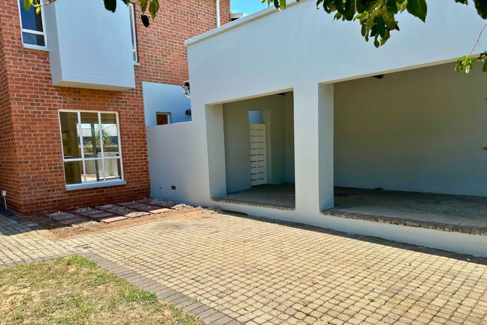 Double-storey apartment for sale in Mbomela Ext 37 (Nelspruit Ext 37) - 1NS1686913