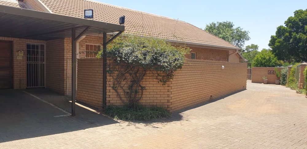 Townhouse for sale in Universitas - 1BX1687571 Townhouse for sale in Universitas - 1BX1687571