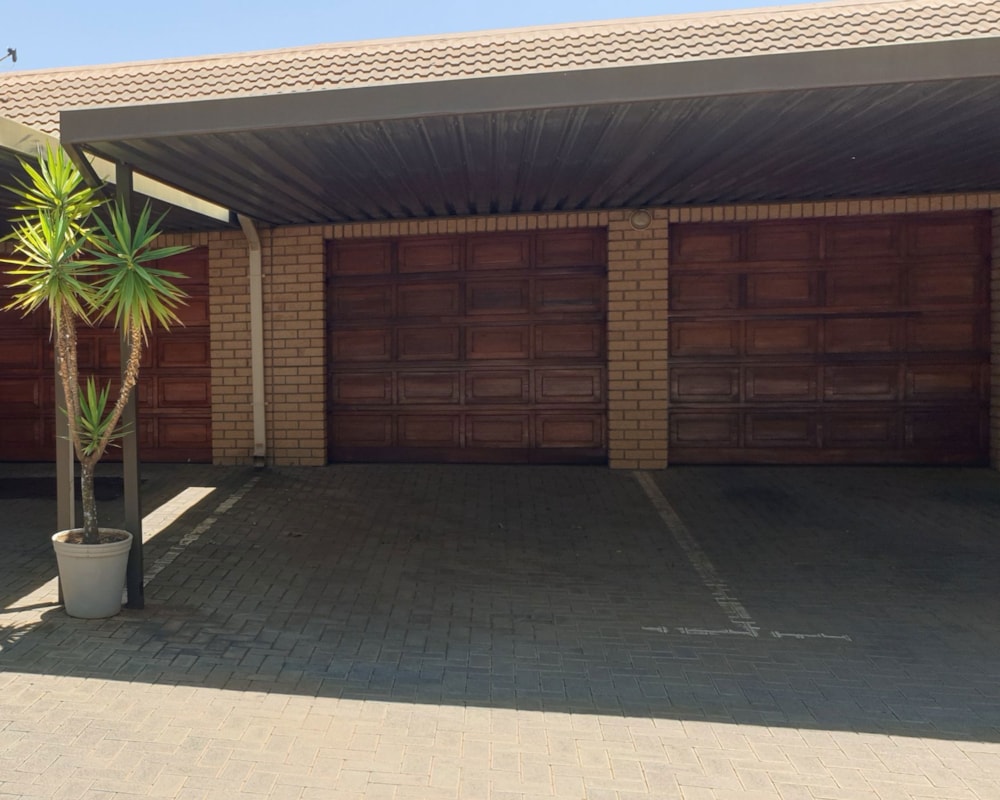 Townhouse for sale in Universitas - 1BX1687571 Townhouse for sale in Universitas - 1BX1687571