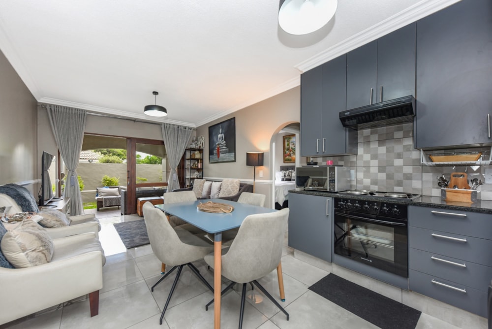 Apartment sold in Douglasdale - FW1686775 Apartment sold in Douglasdale - FW1686775