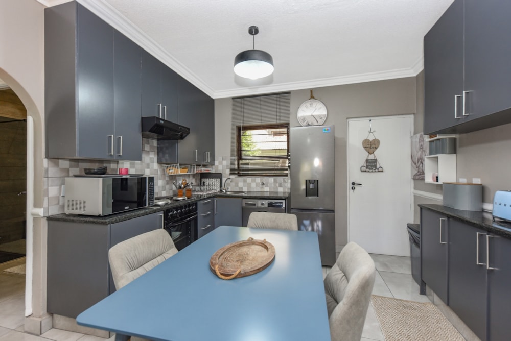 Apartment sold in Douglasdale - FW1686775 Apartment sold in Douglasdale - FW1686775