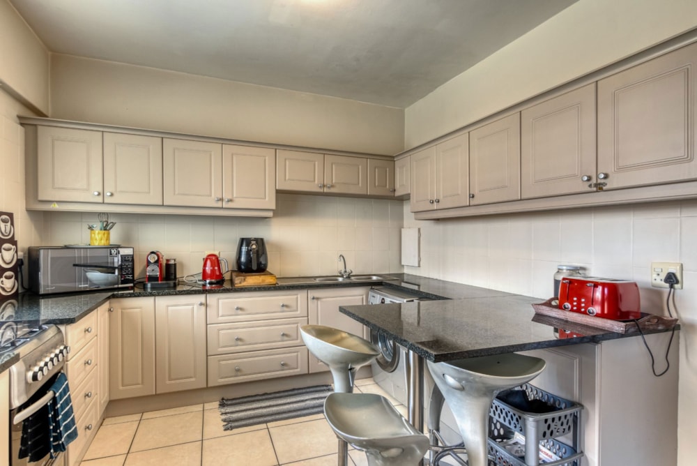 Apartment sold in Strand North - SW1687180